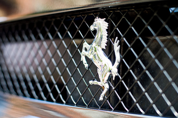 Ferrari Llogo